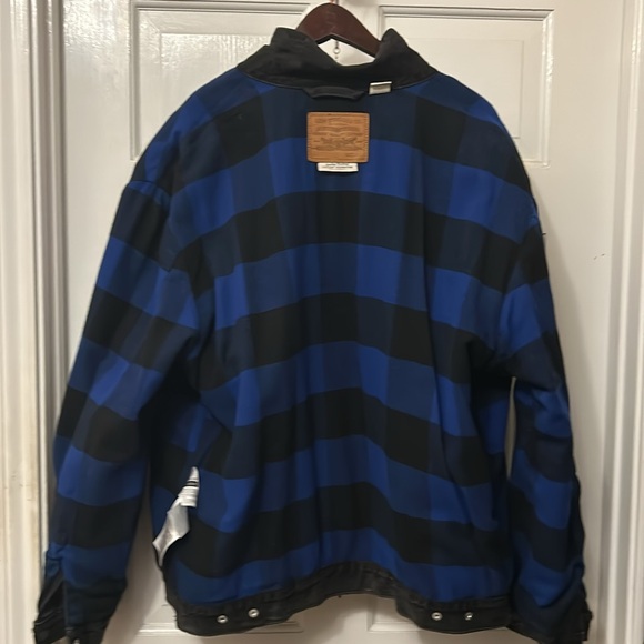 Levi’s insulated jacket with the blue and black plaid design on the inside - Picture 4 of 8